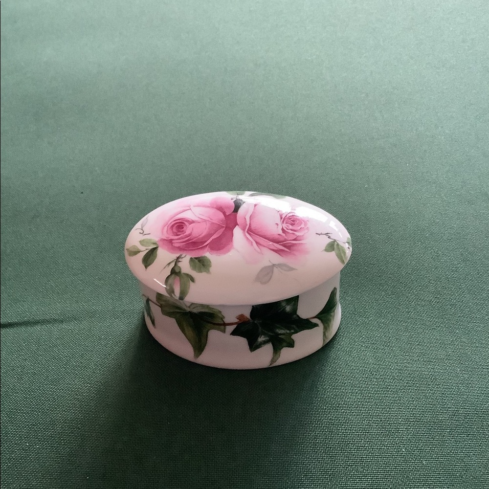 Crownford Fine Bone China Vintage Trinket. - Picture 10 of 10